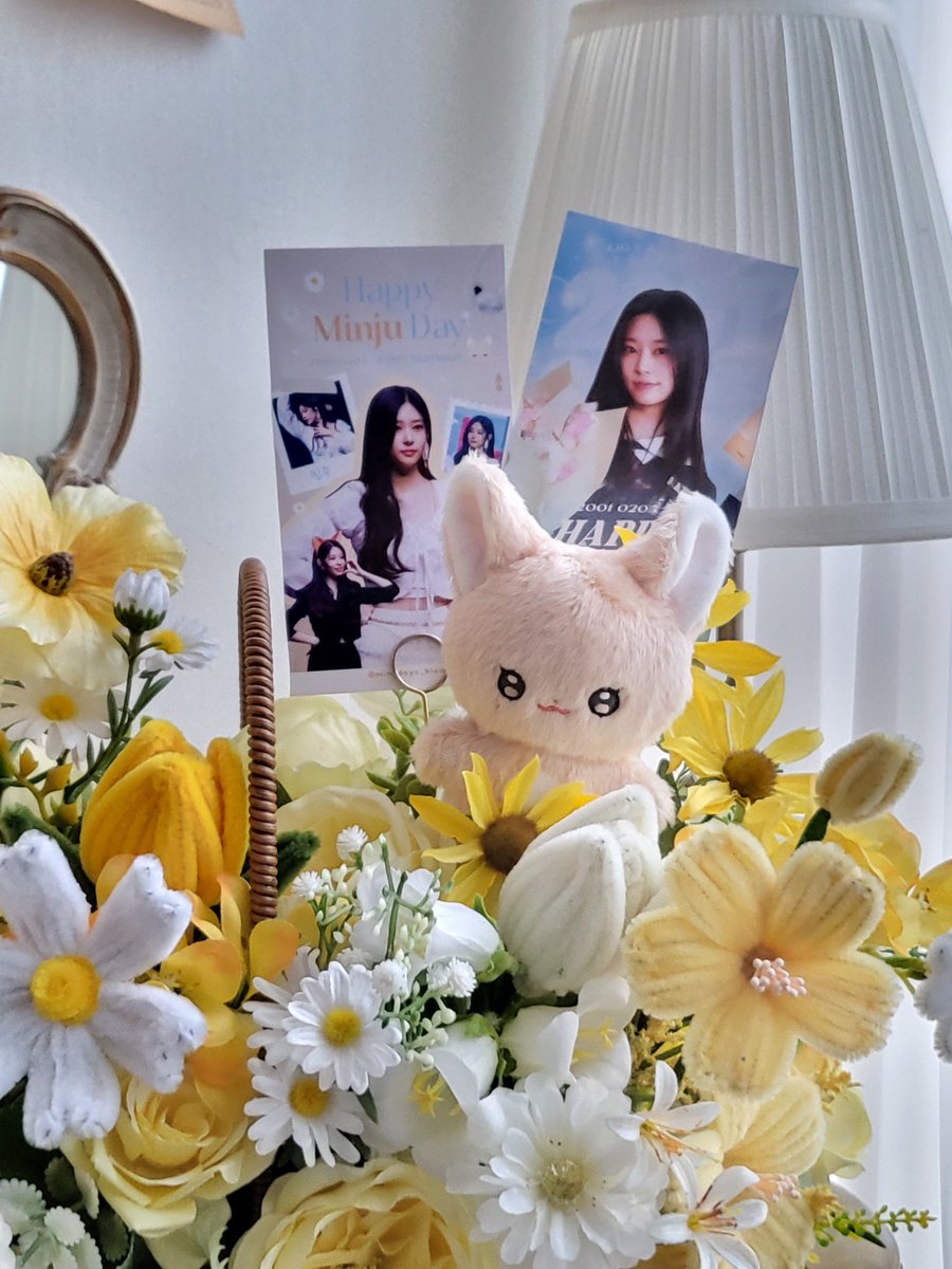 mingdays_bloom's tweet photo. ˗ˋˏ 𝟮𝟬𝟮𝟲 𝗞𝗜𝗠 𝗠𝗜𝗡𝗝𝗨 𝗕𝗜𝗥𝗧𝗛𝗗𝗔𝗬 𝗘𝗩𝗘𝗡𝗧 ˎˊ˗

여우밍과 예쁜 꽃바구니를 회사로 잘 전달했습니다
우리 밍쥬 생일 축하해요🎂🤍

#빛나는_민주의_오늘
#OurshiningMinjuDay
#The_Engraved_Moment
#새겨진_순간
#Happy_MinJu_Day https://t.co/Ye55NPJz1a