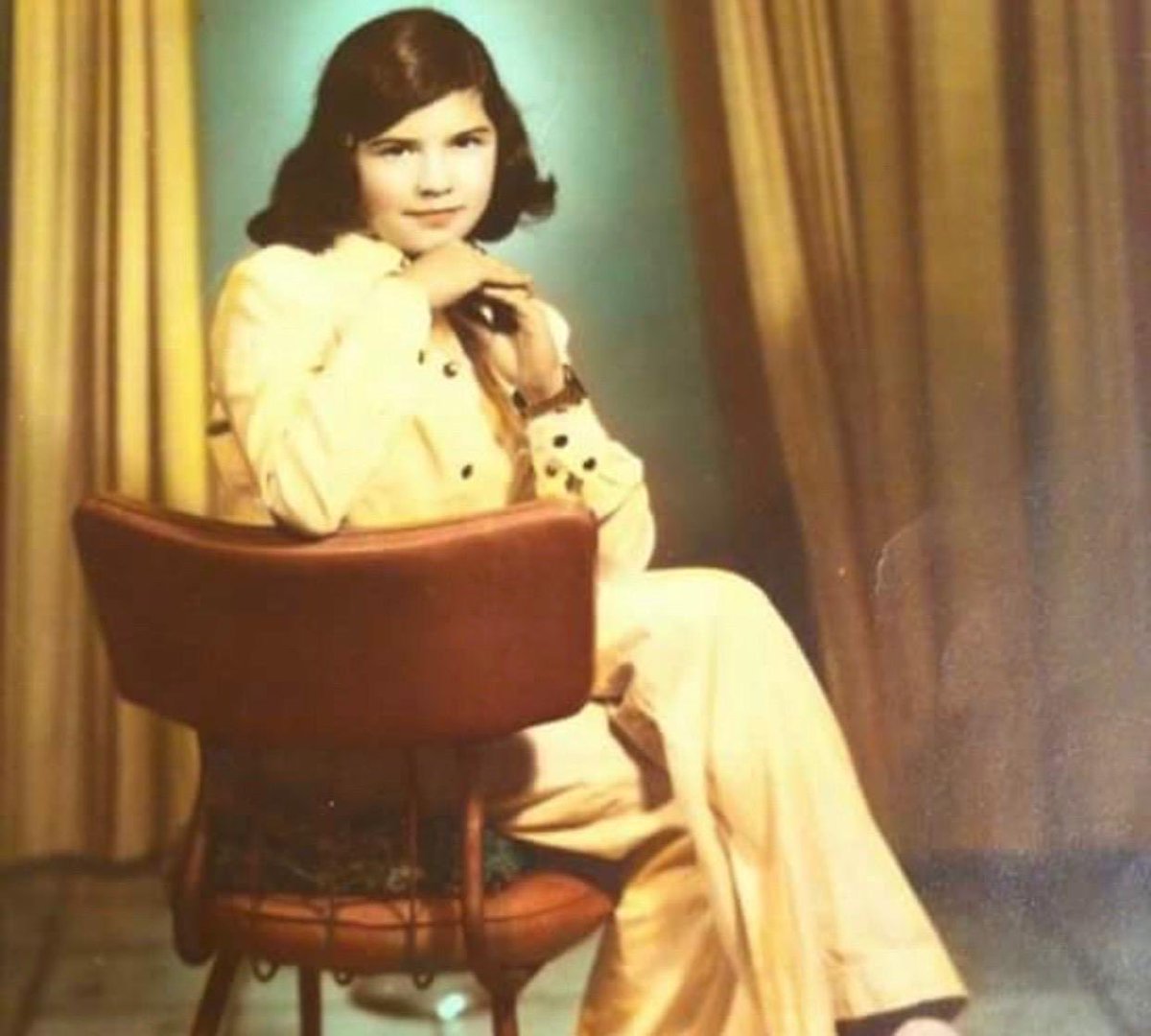 Hoy es jueves, y que nadie nos quite la luz tan bonita que Dios nos regaló.
Que haya paz en el corazón, claridad en la mente y alegría en el camino 🙏💛