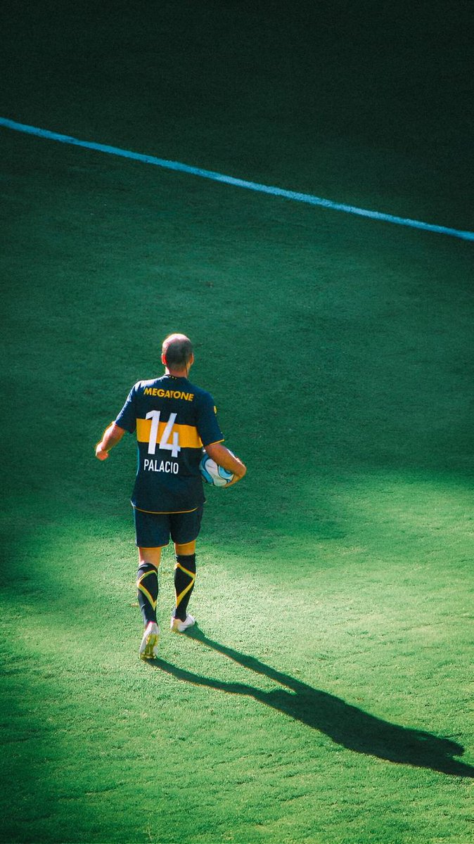 Y también es el cumpleaños de él.

Responsable de que miles de niños se hayan puesto una trencita en el pelo.

RODRIGO PALACIO, ÍDOLO DE BOCA.