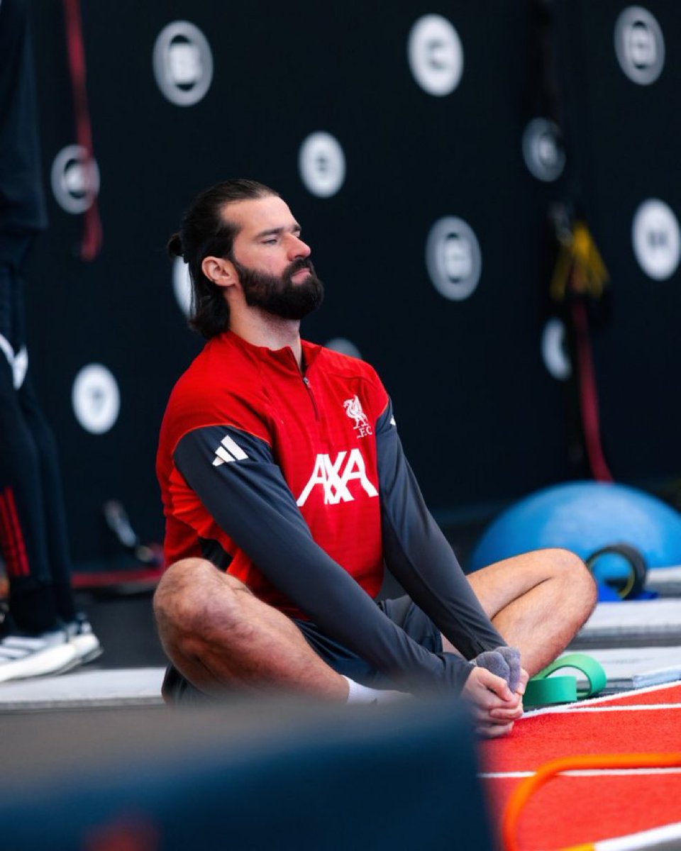 TheAnfieldTalk's tweet image. Big Alisson 💪🏼🧘