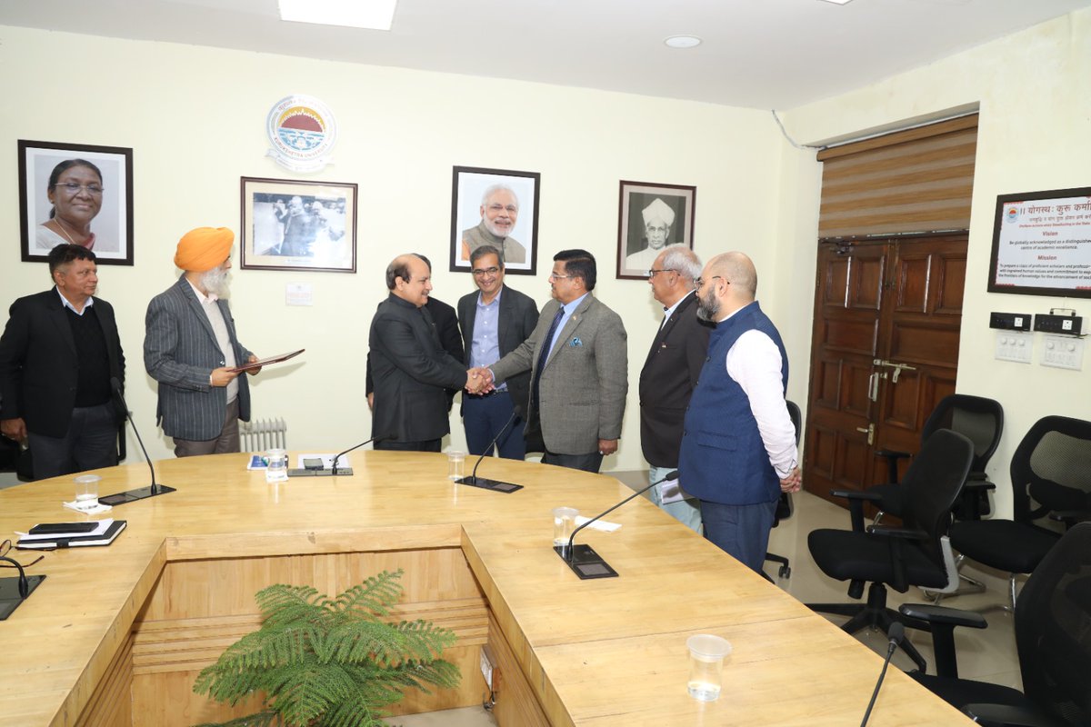 NJ_Foundation_'s tweet photo. कुरुक्षेत्र के सांसद श्री नवीन जिंदल के “कौशल भारत – कुशल भारत” संकल्प के तहत नवीन जिंदल फाउंडेशन और कुरुक्षेत्र यूनिवर्सिटी UIET के बीच “नवीन अवसर – सेंटर ऑफ एक्सीलेंस फॉर एम्प्लॉयबिलिटी स्किल्स” की स्थापना हेतु MOU पर हस्ताक्षर किये गए।

इस MOU तहत छात्रों को AI आधारित साइकोमेट्रिक टेस्ट, करियर काउंसलिंग, अंग्रेज़ी व सॉफ्ट स्किल्स प्रशिक्षण और अंतरराष्ट्रीय इंटर्नशिप के अवसर मिलेंगे।

नवीन जिंदल फाउंडेशन और कुरुक्षेत्र इंटरनेशनल स्किल सेंटर निरंतर युवाओं को नई तकनीकों और उद्योग आधारित प्रशिक्षण के माध्यम से आत्मनिर्भर और भविष्य के लिए तैयार बनाने के लिए प्रयासरत है।