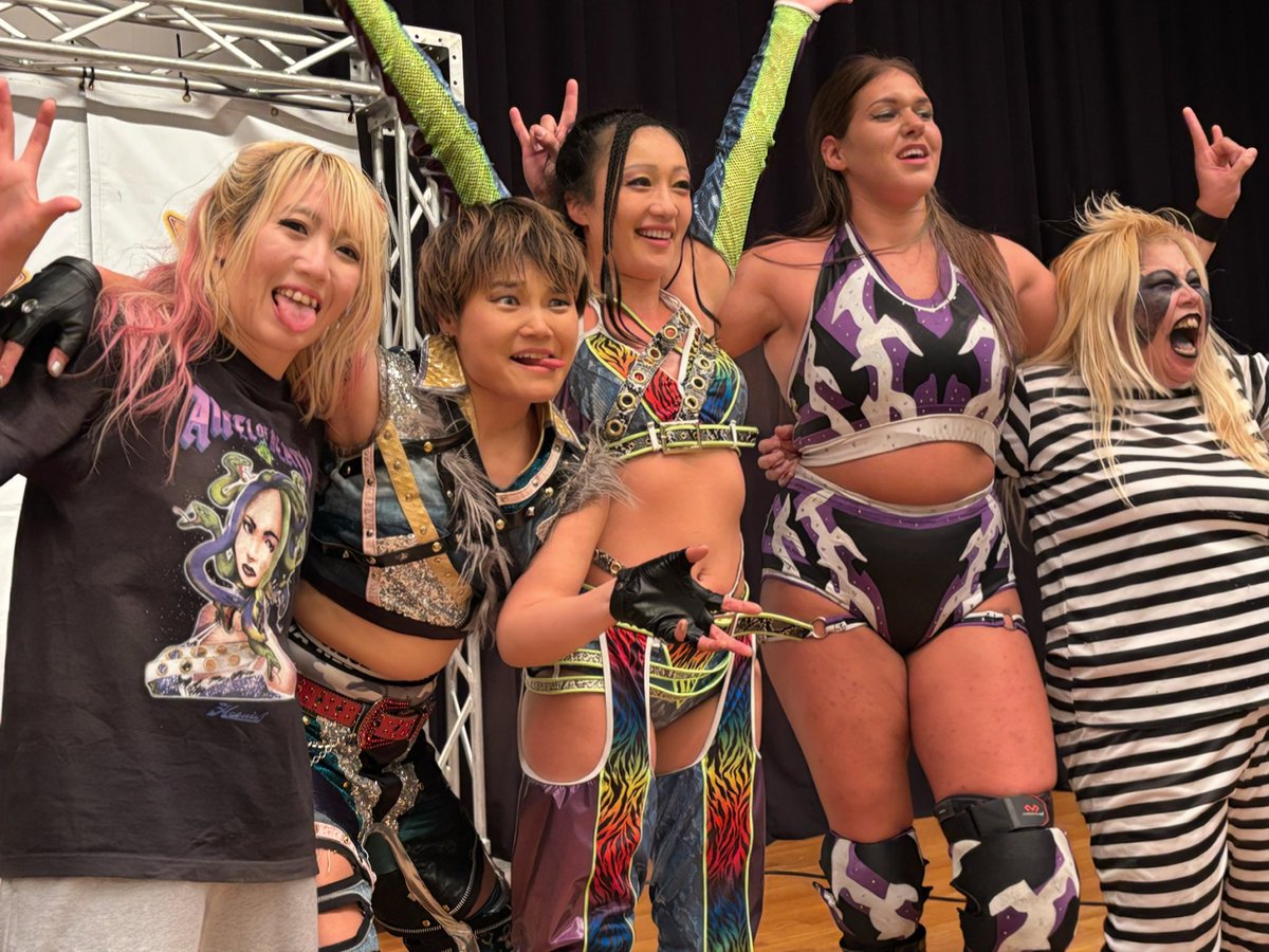 meronpan1227xx's tweet photo. プロレスグランプリ女子ベストユニットは #D_Revo じゃなかったのでショック🔥🔥 #野崎渚 選手 #CIAKI 選手 #松井珠紗 選手 #瀬戸レア 選手 #pw_mg https://t.co/xGwLhE5GKA