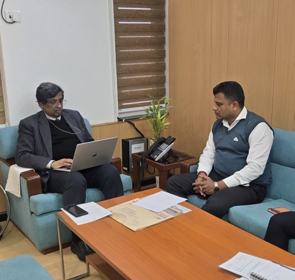 CaptBrijesh's tweet photo. Pleased to have met Shri Umashankar, Secretary, @MORTHIndia, in New Delhi today to review several ongoing National Highway projects of our district.

Discussion was also held regarding the DPRs of 
1. the Shiradi Ghat stretch &
2. ⁠the upgradation of the Surathkal-BC Road stretch

Also reiterated the need for a fresh look at the upgradation of the Mani–Sampaje stretch, given that it is now under the purview of the NHAI.

MLA Shri @HPoonja was present during the same. 

#DakshinaKannada #BudgetSession2026 #NHAI