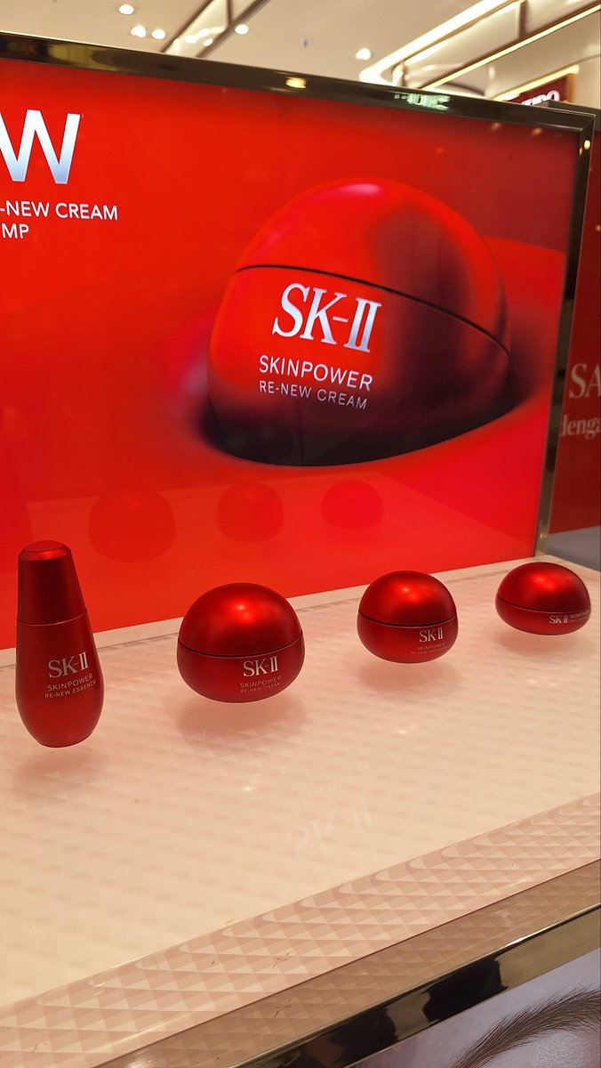 isaynaiyousayla's tweet photo. 💫 Get ready to unlock your glow 💫
Tay Tawan x SK-II SKINPOWER Re-New = plump and radiant skin that's beyond compare! ☀️💧 Experience the power of plump and byebye to dry skin ❤️✨️ 

#SKIIxTayTawan
#PlumpSquishChallenge
#SKIIID @SKII_ID 
#Tawan_V @Tawan_V https://t.co/8Z1Ia56VMk
