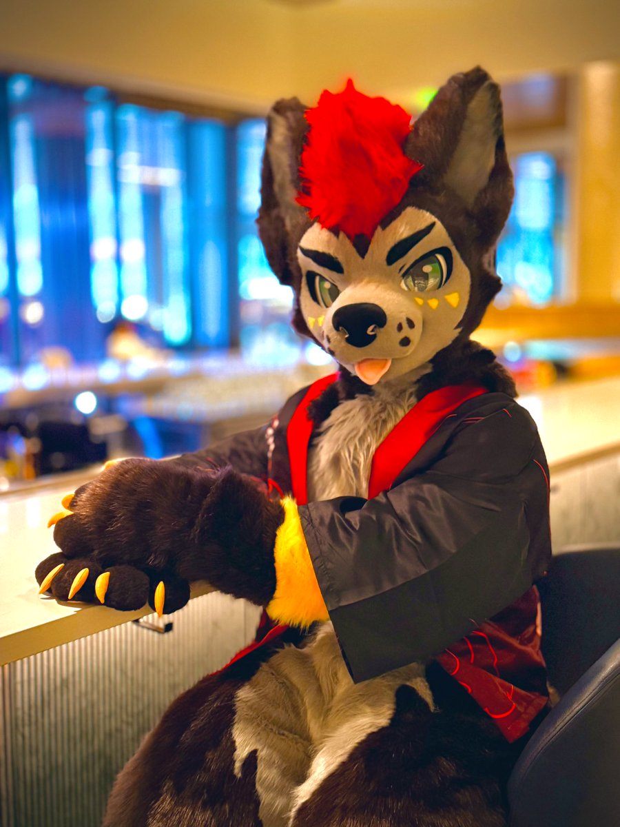 I’m fullsuiting at cons more, ANE was too much fun 🔥