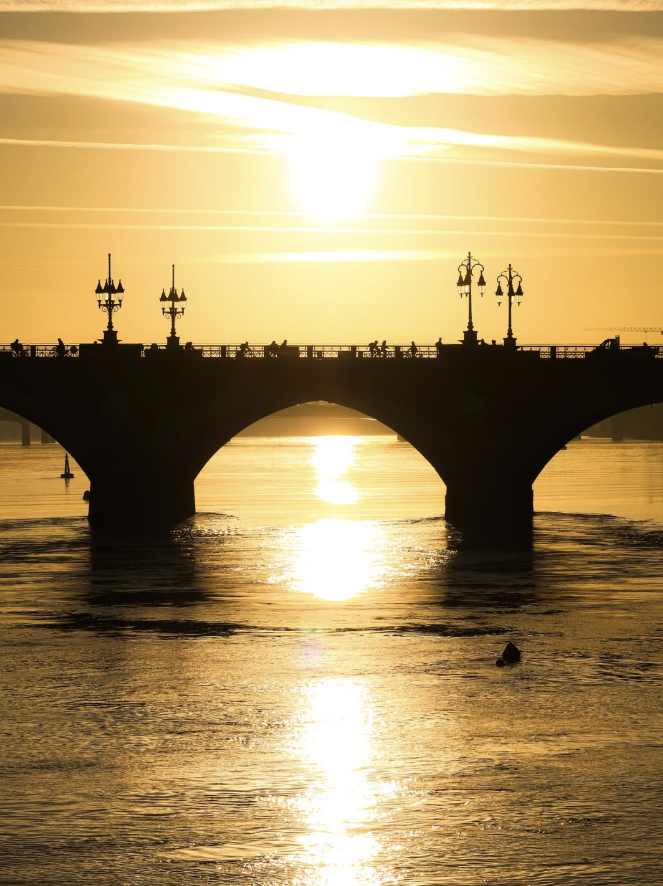 Un petit rayon de soleil... pour compenser la douche de cette semaine. ☔️☀️

#bordeauxfrance #bordeauxtourisme #bordeauxmetropole
