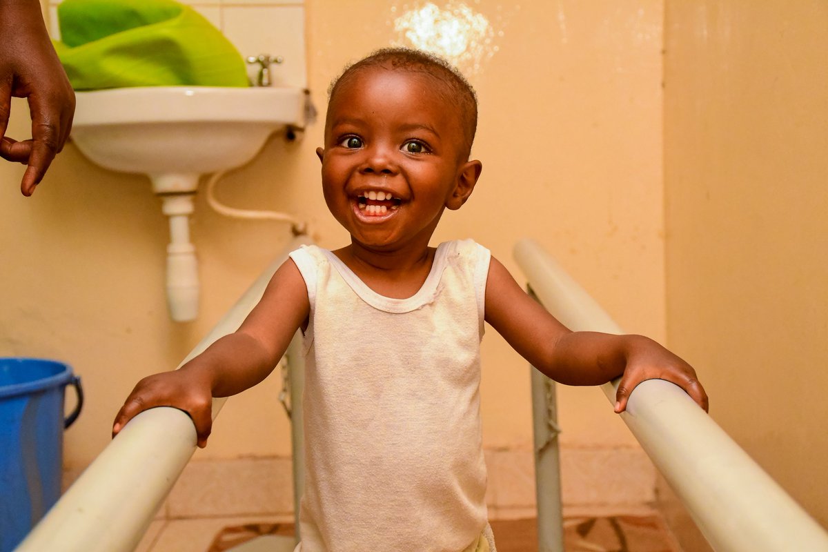 EFCKenya's tweet image. Parallel Bars in Therapy.
✅ Improve balance and posture
✅Encourage weight-bearing through the legs.
✅Build strength and confidence.
✅ Practice stepping and gait patterns.

With proper guidance, parallel bars support progress - one step at a time.
#parallelbars 
#GaitTraining