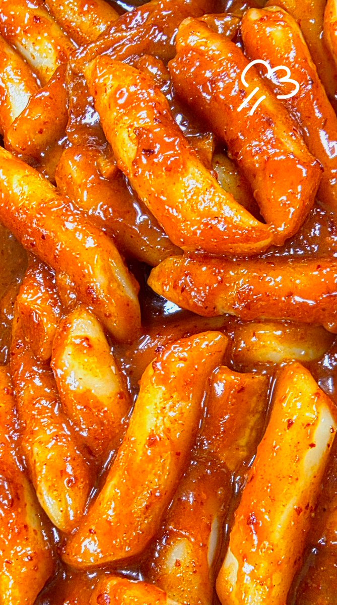 dndhkk's tweet photo. 유명한 맛집은 아니지만
손맛이 느껴지는 
정말 맛있게 먹었던 떡볶기.

말랑말랑한 떡에
적당한 달달함과 매운맛이 
조화를 이루어서 맛있었어요.

사이좋게 같이 먹고
정답게 이야기 나누었던
소중한 시간으로
행복한 추억 하나 남겨봅니다.
맛난 음식으로 마음도 활짝!

#떡볶기 #행복 #간식 https://t.co/pCfgbG7q3v