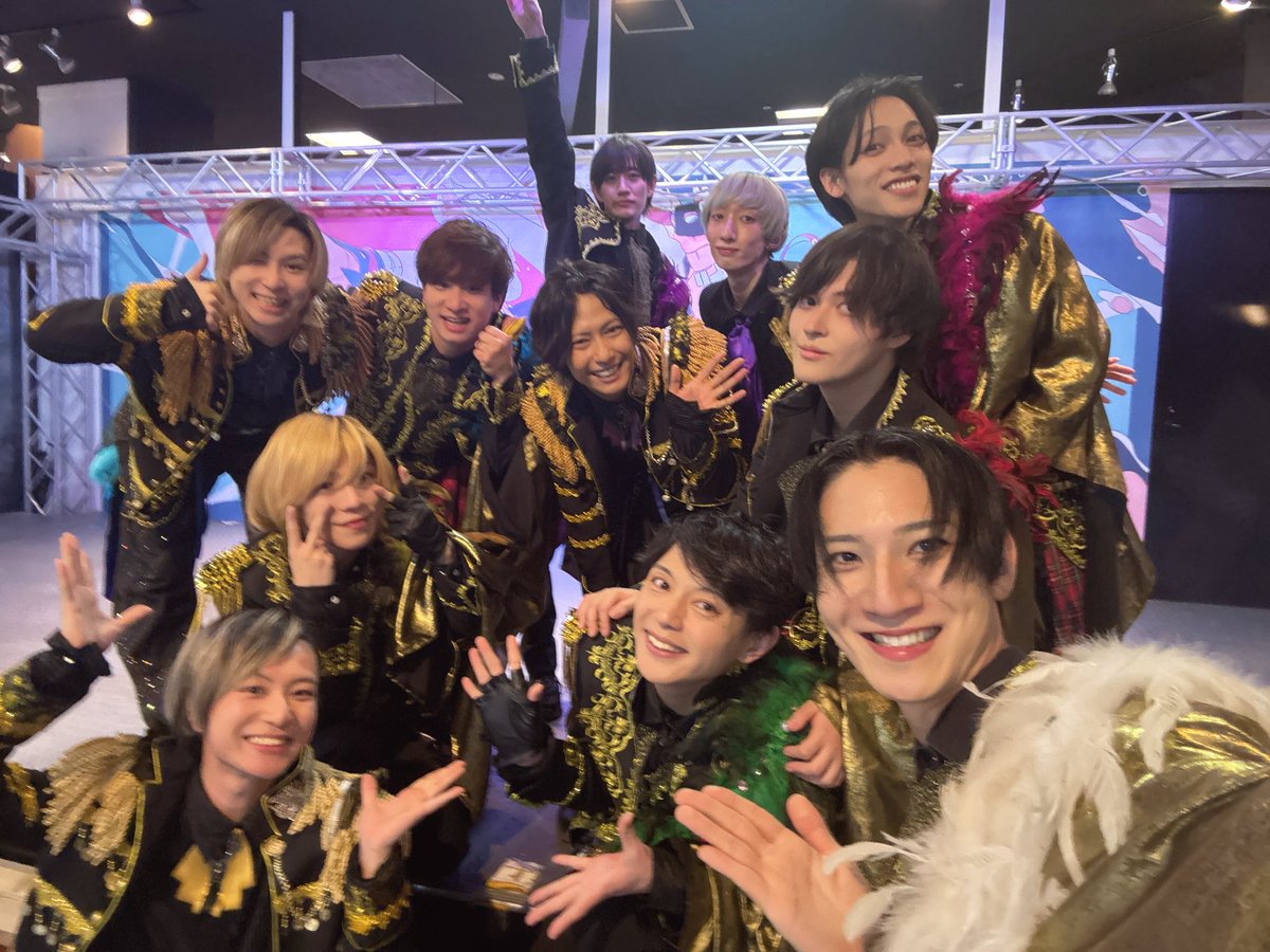 leon_shigeki's tweet photo. 本日はイオンレイクタウンさんでの
ライブありがとうございました!🦁✨
次は2/7(土)名古屋遠征ライブ!!
アスナル金山さんでお待ちしております!
アニノマスさんと衣装が似てるということで!📸✨
#アニノマス #LASTLAND #フォーエース https://t.co/GHd6lxHpML