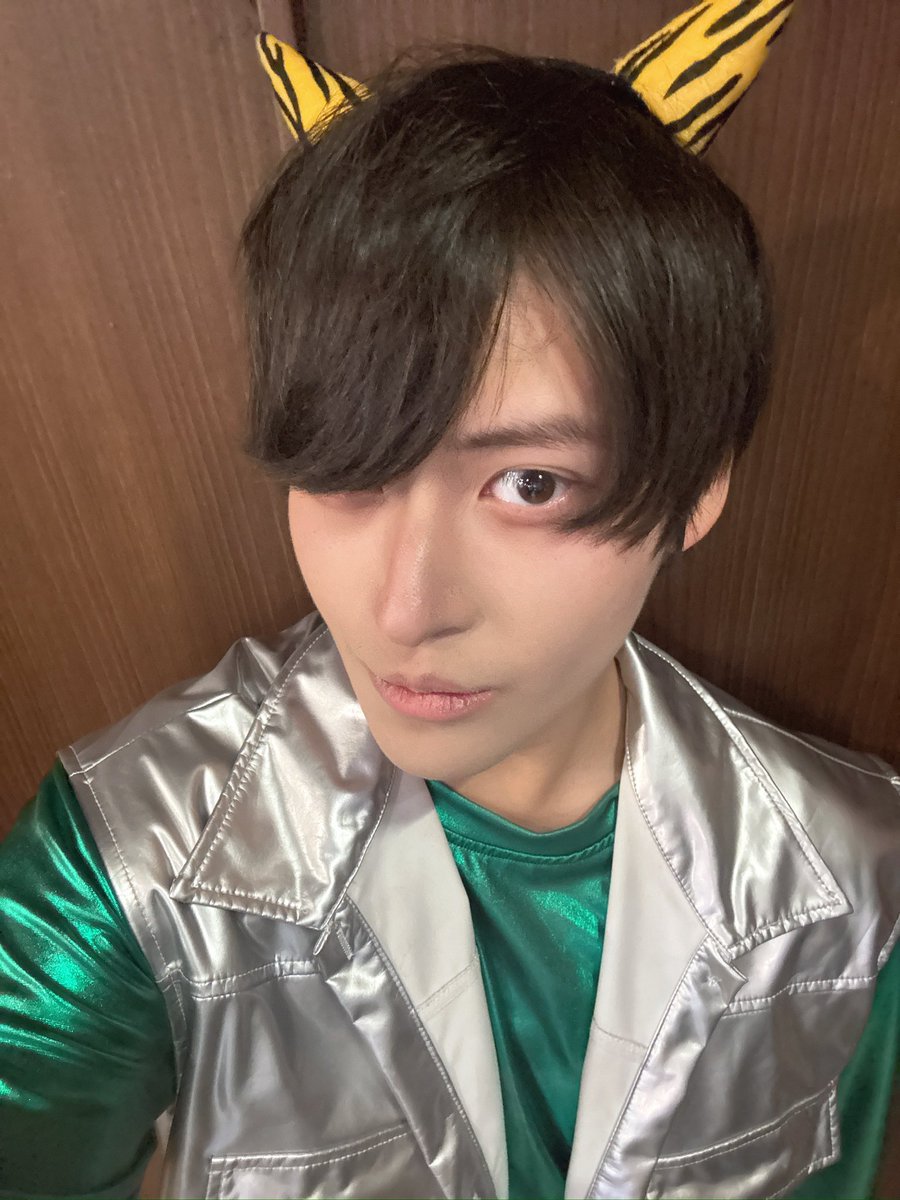 leon_shigeki's tweet photo. 本日はイオンレイクタウンさんでの
ライブありがとうございました!🦁✨
次は2/7(土)名古屋遠征ライブ!!
アスナル金山さんでお待ちしております!
アニノマスさんと衣装が似てるということで!📸✨
#アニノマス #LASTLAND #フォーエース https://t.co/GHd6lxHpML