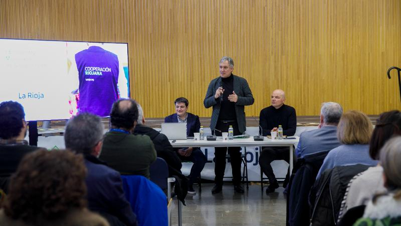 lariojaorg's tweet photo. 🫂 El Gobierno de La Rioja impulsa el I Encuentro Municipal de Cooperación para visibilizar el compromiso local.

🖇️ https://t.co/zWGsQ3QpmE https://t.co/SuGwAo319q