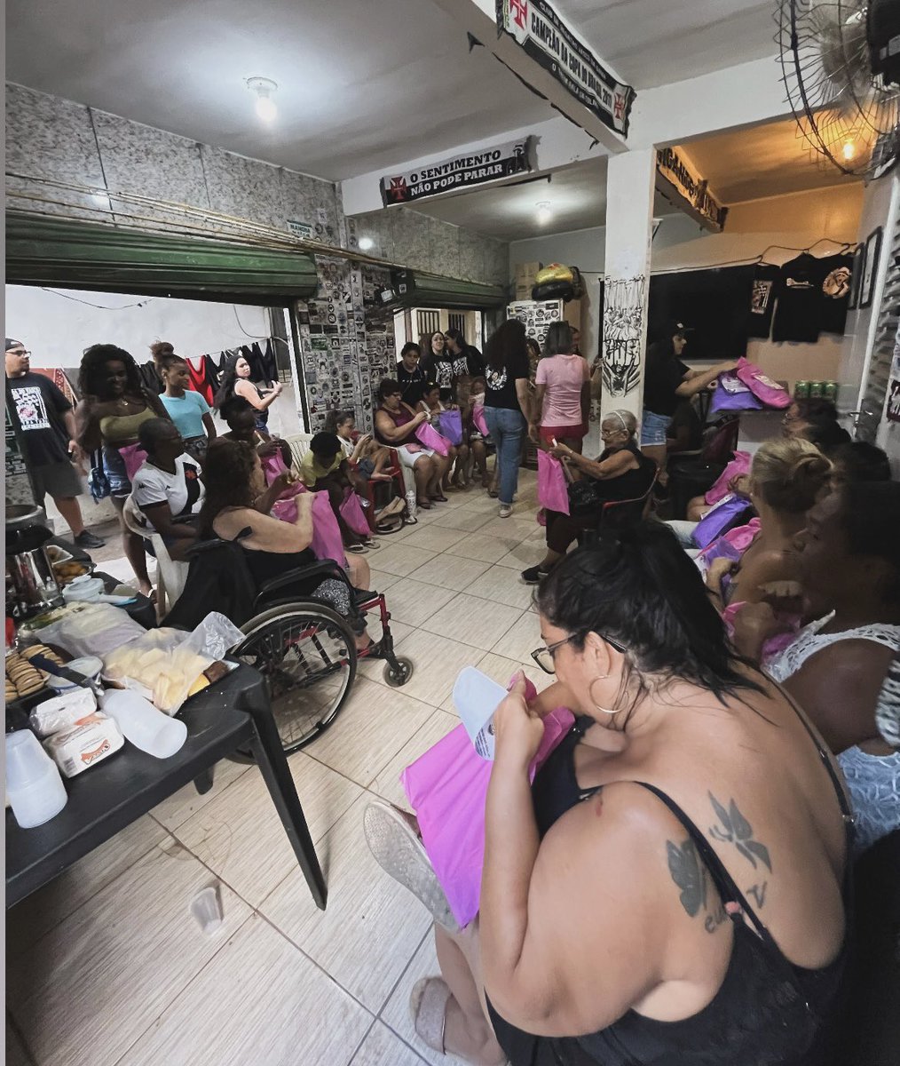 socialgda's tweet photo. TBT de algumas ações sociais já realizadas! 

Em 2026 continuaremos a fazer, ampliando, fortalecendo e transformando vidas. Sempre reafirmando nosso compromisso com quem mais precisa! 

Guerreiros do Almirante, a barra do Vasco desde 2006. https://t.co/JgQsk3vjql
