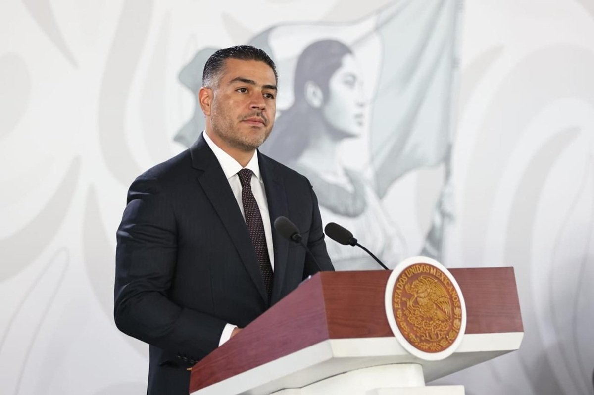 🗳️📌 DETIENEN A ALCALDE DE MORENA POR DELINCUENCIA ORGANIZADA

Autoridades federales detuvieron al alcalde de Tequila, Jalisco, Diego Rivera Navarro.

La detención se dio por extorsión y presuntos vínculos con el Cártel Jalisco Nueva Generación.

El operativo fue encabezado por