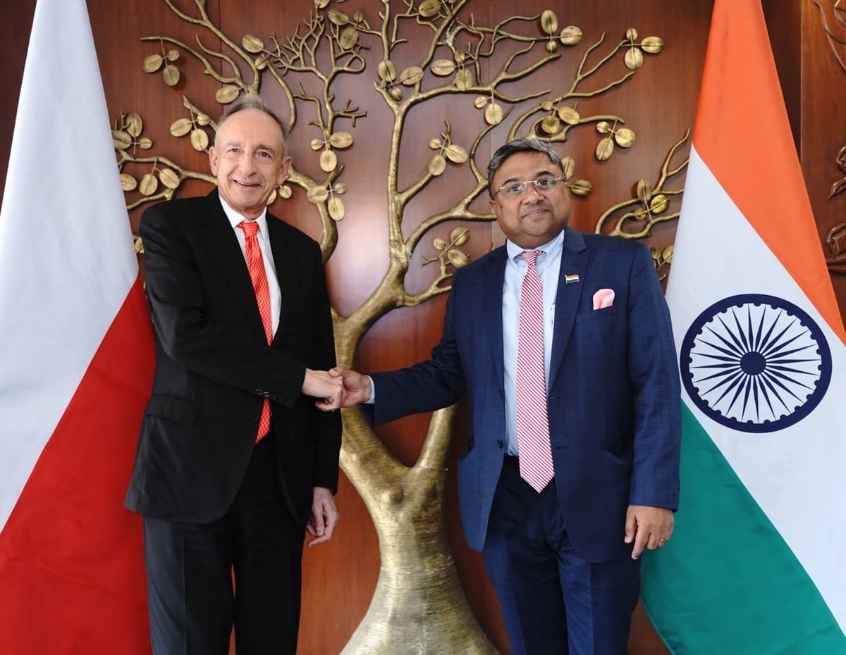 MEAIndia's tweet photo. Secretary(West) @AmbSibiGeorge held a productive meeting with Polish Secretary of State for Foreign Affairs @WTBartoszewski  in New Delhi. 

They reviewed 🇮🇳- 🇵🇱 Strategic Partnership and discussed the key deliverables of the Action Plan (2024-2028). https://t.co/pm6i3N1wfr