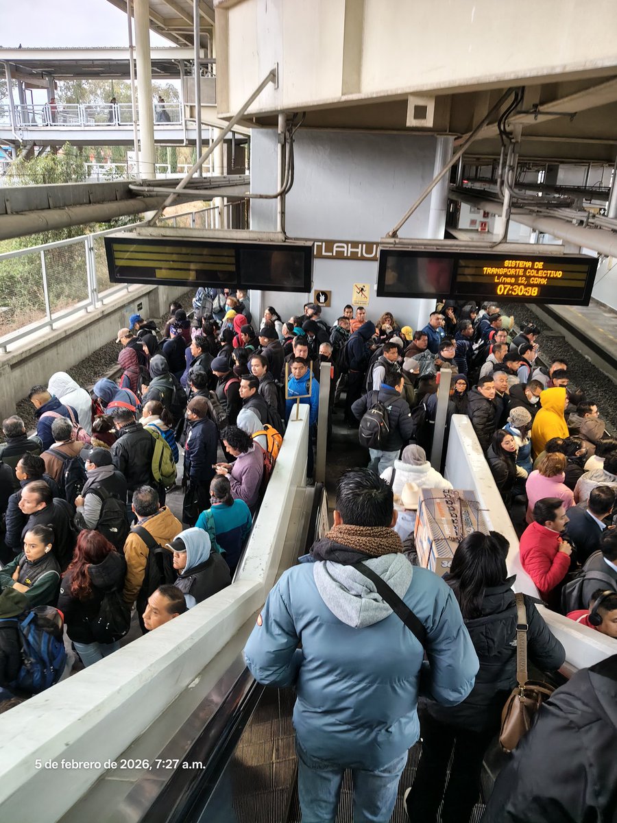 MkXpl3in's tweet photo. @MetroCDMX Tarde 20 minutos en salir de la terminal Tláhuac L12, HSPTM los vagones, deberías agilizar y mandar un tren vacío a las estaciones con alta afluencia de personas @MetroCDMX

Pero como siempre el @MetroCDMX brilla por su ausencia, por su incapacidad de resolver problemas. https://t.co/wijkc9GSi4