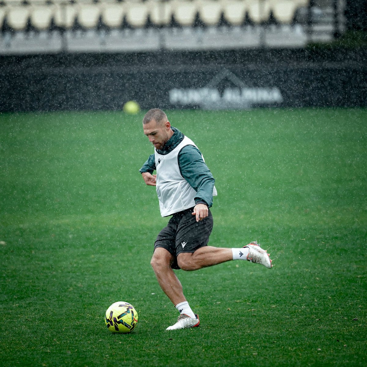 ADCeuta_FC's tweet image. Jueves ☑️🌧️