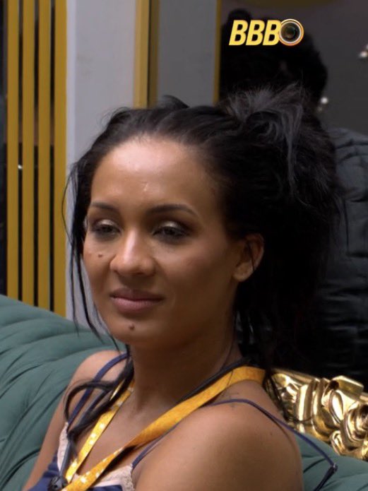 foi comprar máscara de halloween e venderam só o elástico