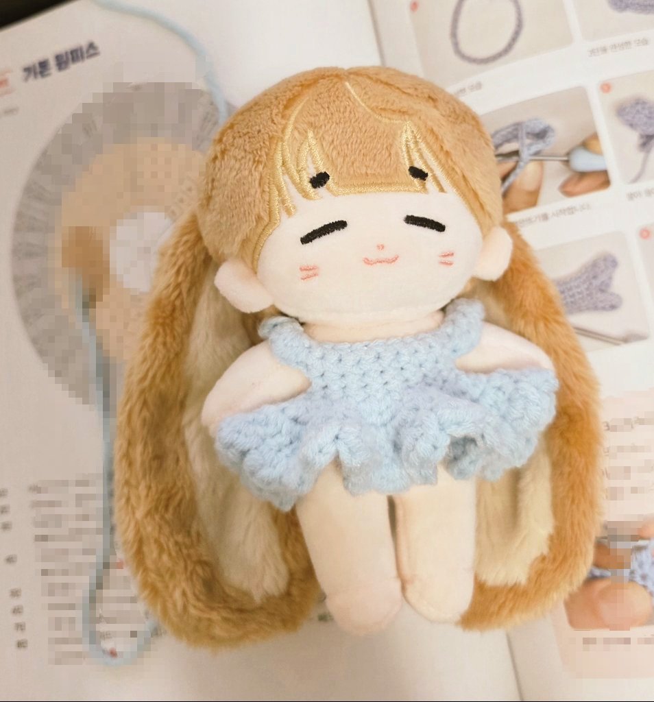 솜인형용 코바늘 책을 사서 이것저것 떠보는 중 🧶              
                           \웅니 꽉낀다묭/