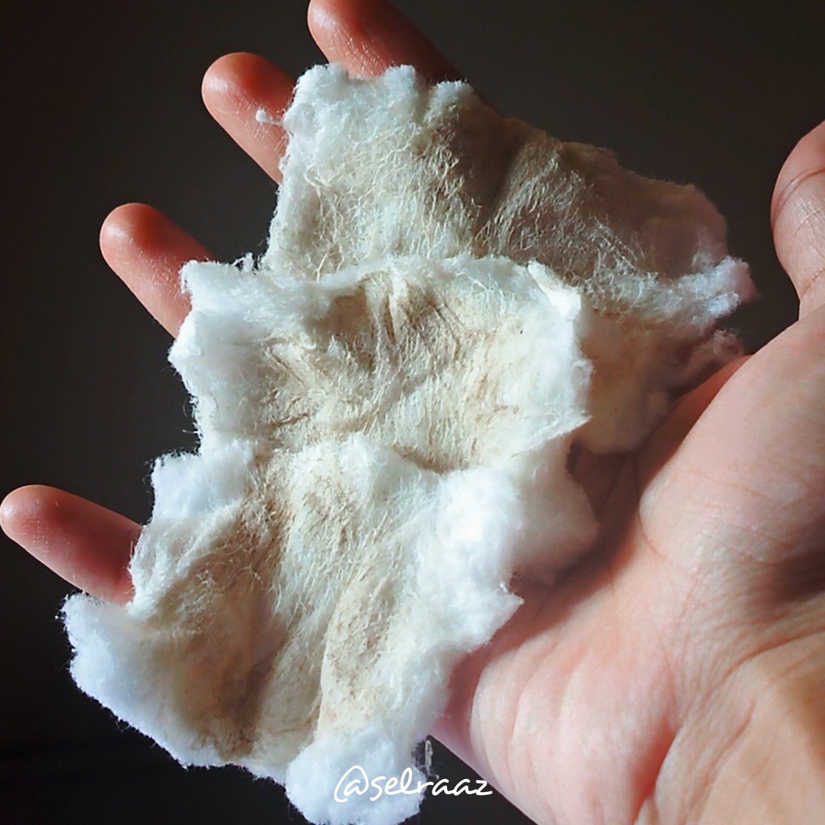 Siapa pun yg punya lipatan gelap, jerawat punggung, chicken skin, atapun kulit bertekstur mending cobain ini

Cuma 20 ribuan tp hasilnya ok bgt 😭 Biasanya aku apply di daerah lipatan, yg paling aku notice sih bikin daki keangkat &amp; bikin kulit jd jauuuh lebih cerah (HARUS RUTIN)