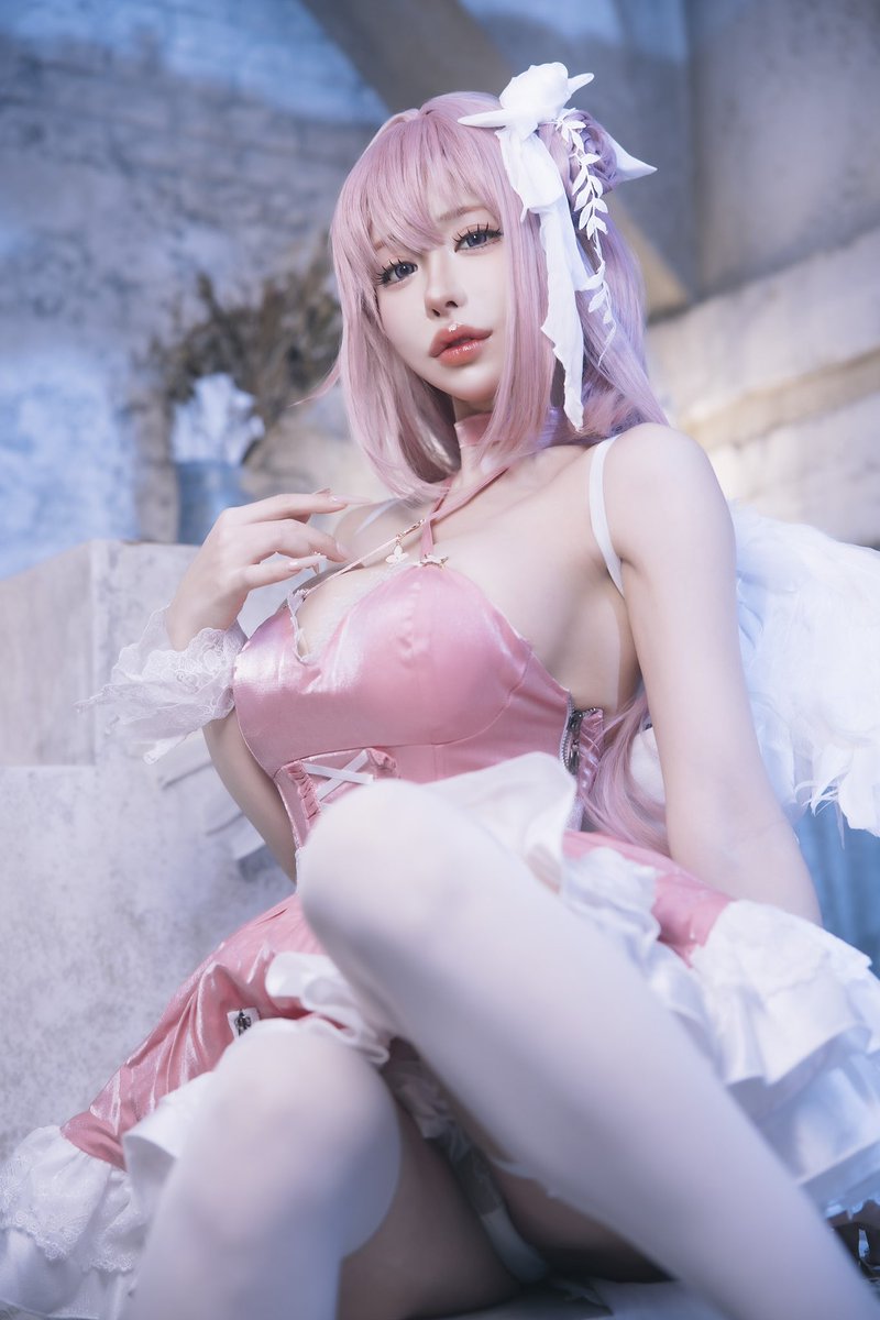 明天開始就是 #FF46 了✨

📍 2月6日（物販） 攤位：Q04
📍 2月7日（物販） 攤位：R37
📸 2月8日 Cosplay 參加

可以一起拍拍立得喔💕

我也會去廣場進行拍攝對應，
一定要來找我呦✨
好期待和大家在台灣見面☺️💖

明日から3日間よろしくお願いします💓 https://t.co/vgGD1sfxCK