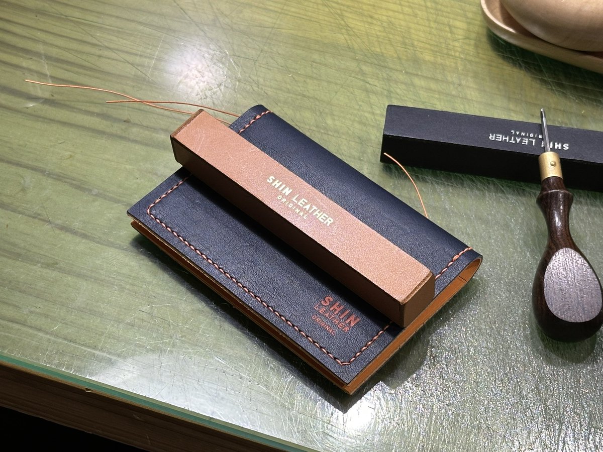 明日には完成

#レザークラフト #leathercraft #名刺入れ