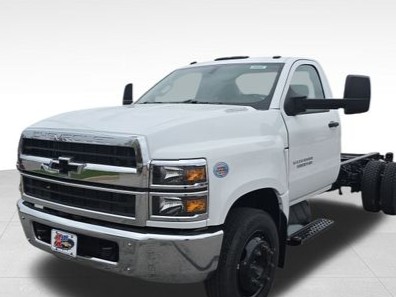 KarlAutoGroup's tweet image. Work-ready and priced right: Save on select 2024 Silverado 5500 Regular Cabs.
Shop now at bit.ly/4tiGgcI