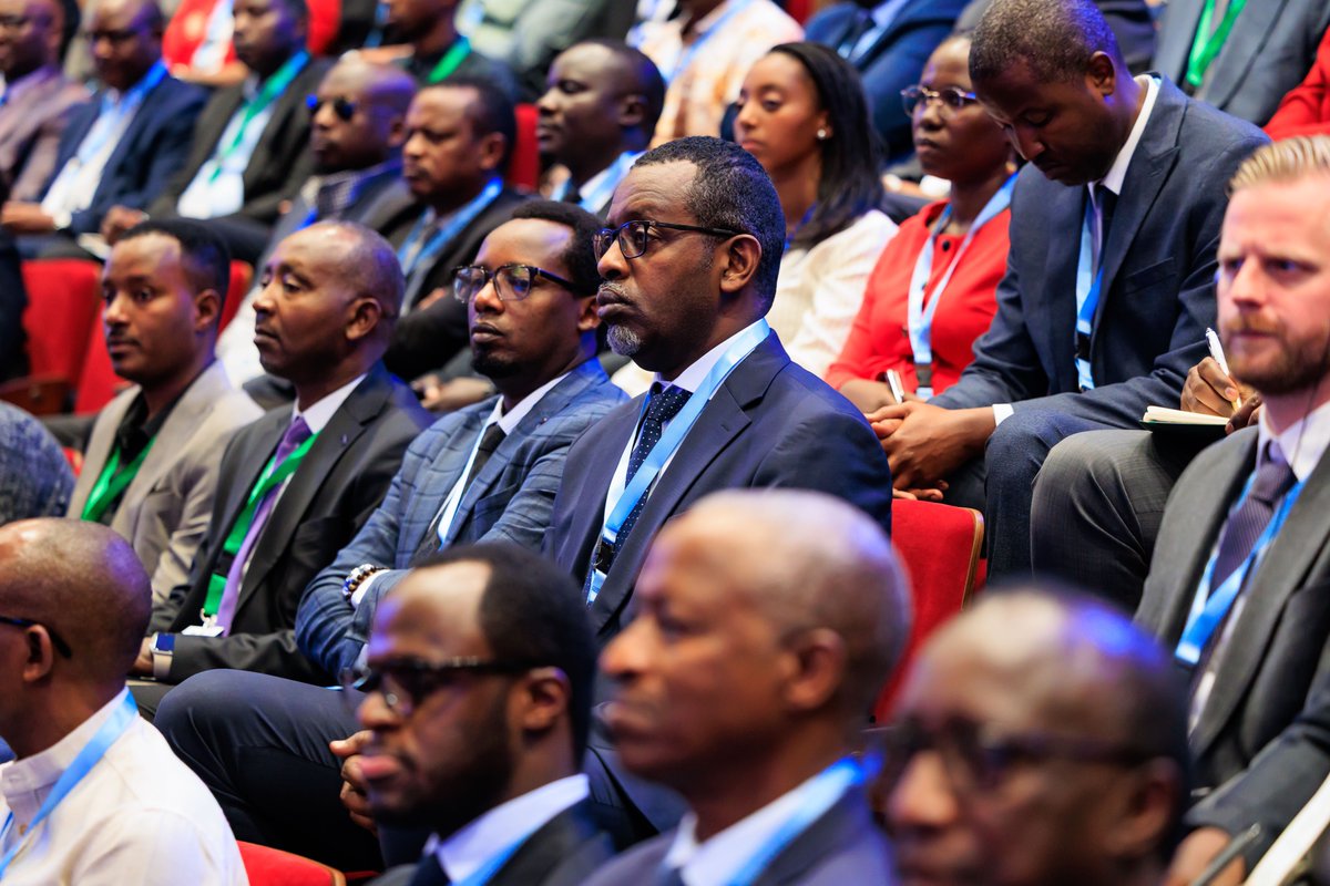 Mu nama y'Igihugu y'Umushyikirano ku nshuro yayo ya 20, Minisitiri <a href="/yusuf_murangwa/">Yusuf Murangwa</a> yavuze ku iterambere rirambye, agaragaza impinduka zikomeye zabaye mu myaka irenga 20 ishize:
✅ Ubukungu: Izamuka ry’umusaruro ku mpuzandengo wa 7.5% ku mwaka mu myaka 23.
✅ Ubukene: Bwagabanutse