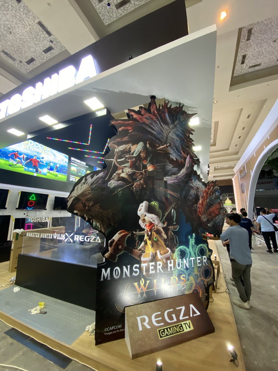 Pak Toshi <a href="/toshibatv_id/">Toshiba TV</a> jadi keinget, waktu Jakarta Fair tahun lalu jujur pengen banget minta standee ini buat dibawa pulang pas udah selesai acara, tapi malu mau ngomongnya.