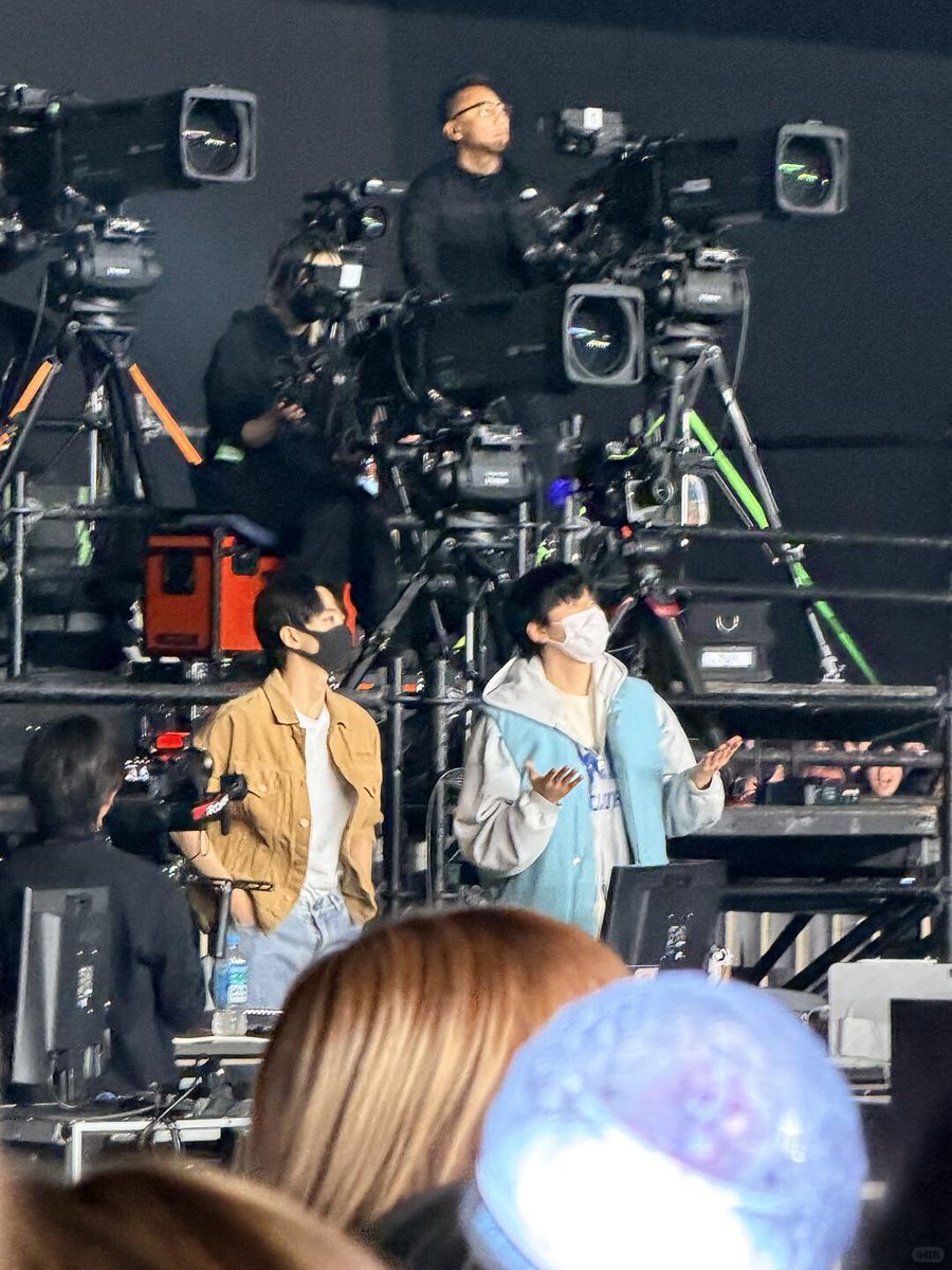 pacarghiffa's tweet image. Ustad wonu mendoakan kelancaran konser cxm didampingi abi jeonghan #masyaAllah