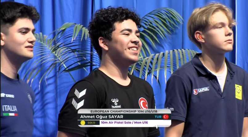 🥇 Aydın Gençlik ve Spor İl Müdürlüğü Spor Kulübü sporcumuz Ahmet Oğuz Sayar, Bulgaristan’ın Burgas kentinde düzenlenen Havalı Silahlar U16-U18 Avrupa Şampiyonası’nda Avrupa rekoru kırarak altın madalya kazandı. 🇹🇷🎯

Haberin devamı için⏬⏬
aydin.gsb.gov.tr/HaberDetaylari…