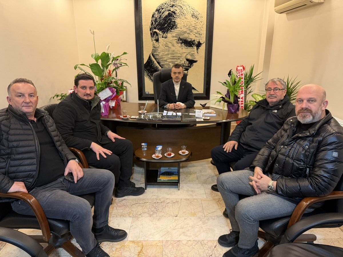 📍Geyve
Geyve esnaf ve Sanatkarlar odası Başkanlığı seçilen İbrahim Alpay’ı ziyaret ettik.

Nazik misafirperverliği ve hoş sohbetinden dolayı kendisine teşekkür eder kendisine ve yönetim kurulu üyelerine üstün başarılar dileriz.