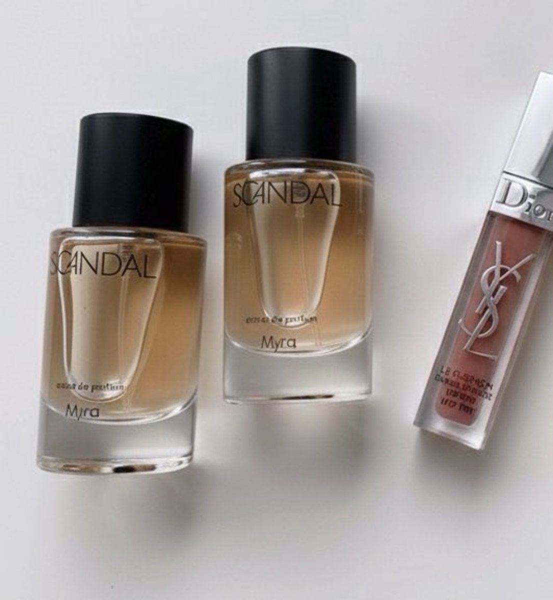 hooplaa_'s tweet image. kak wkwkwk ini lucu bgt😭😭😭 dior ysl????

dahlah akui ajaa klo km memang fake review semua foto barang2mu itu hasil AI dan akunmu yg handle itu km sndiri☺️