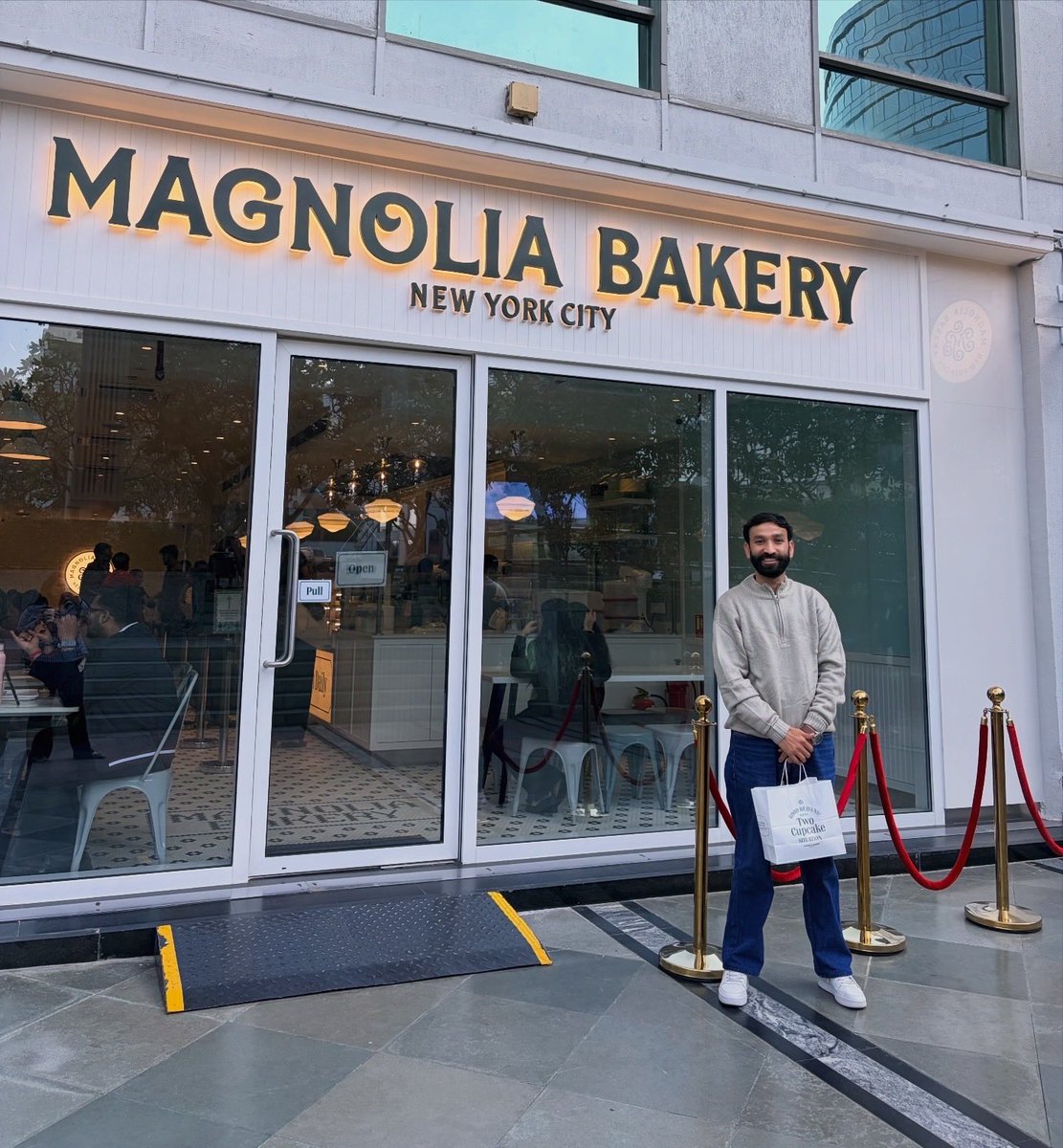 Surajgirisuri's tweet photo. Bliss 🫶
❤️🧁
#Magnolia #magnoliabakery #Gurugram #cyberhub #India https://t.co/iFOxrSRbUD