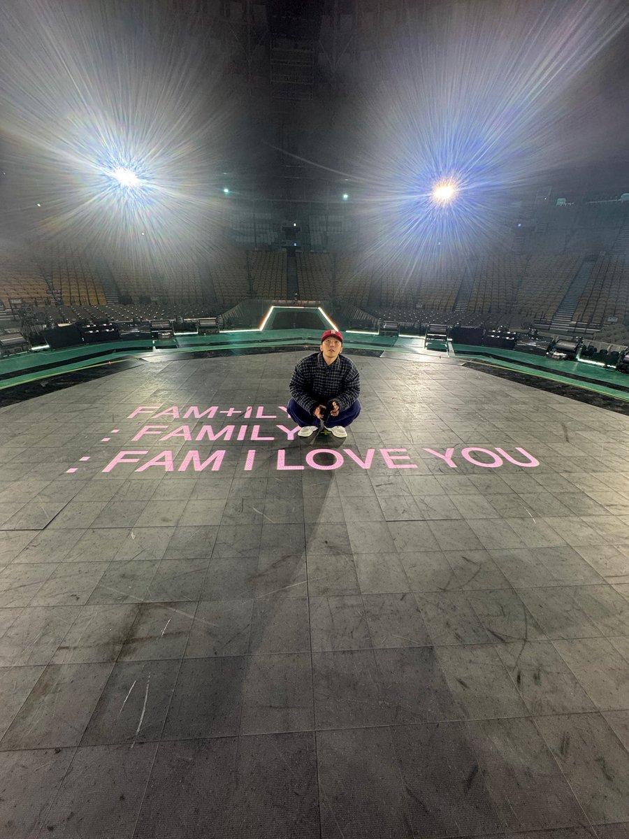 [NOTICE]
2026 G-DRAGON ‘FAM’ MEETING [FAM+ILY : FAMILY : FAM I LOVE YOU]
D-1

Spoiler Preview 📸
See you tomorrow, FAM

#GDRAGON #GD #FAMPLUSILY #FAMILY #FAMILOVEYOU #GDRAGON2026 #GDFAMMEETING2026