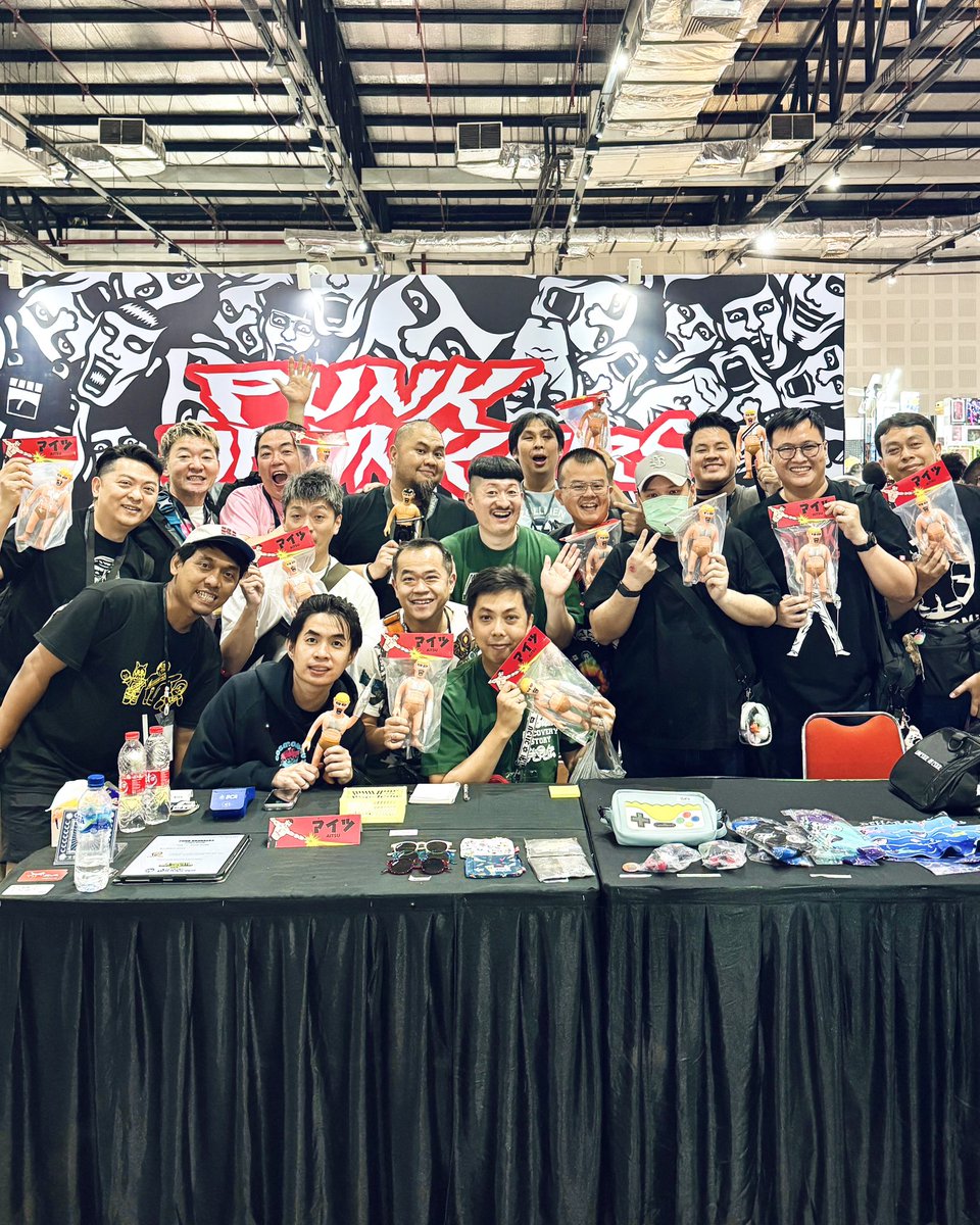 saaaa_muel's tweet photo. Punk Drunkers @ Jakarta toy Fair 31st Jan - 1st Feb
@PUNKDRUNKERSPDS 
#punkdrunkers 
#aitsu
#samenchu
#Jakartatoyfair https://t.co/4MzH84VrId