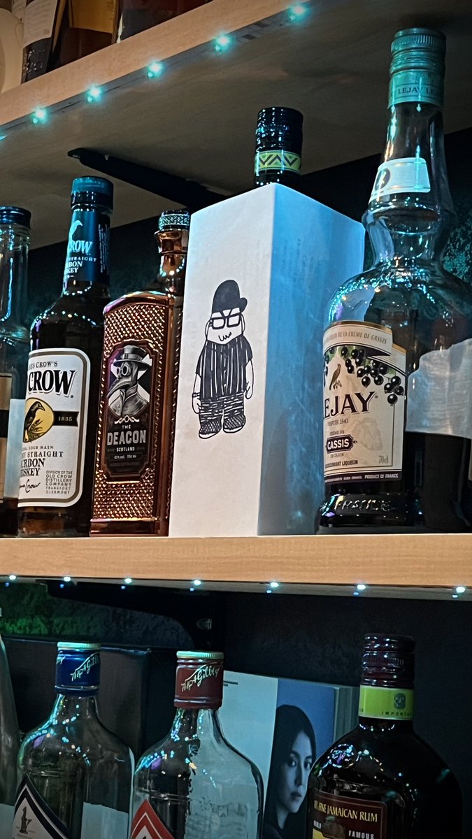 本日はこちら🙋‍♀️🤓
似顔絵を描いてと言われて
描いてきましたん🥸