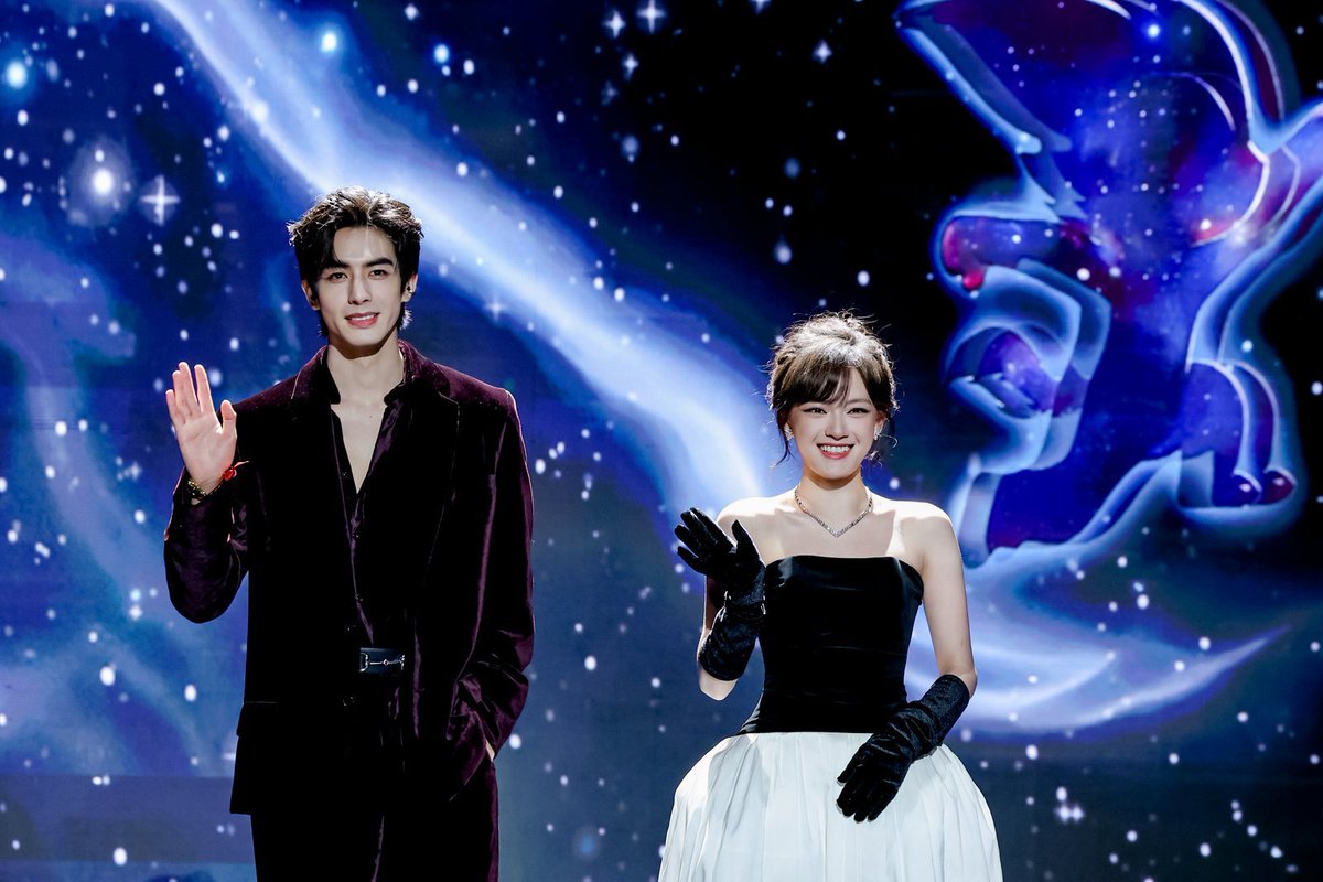 CKstory1004's tweet photo. #SongWeilong and #VickyChen @ Weibo Night 2025 https://t.co/0EmVkw6GsV