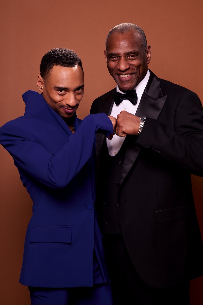 durandbernarr's tweet image. Me: you have a Grammy award winning son now…

Twin: and don’t you forget it!

📸: @latishamariee