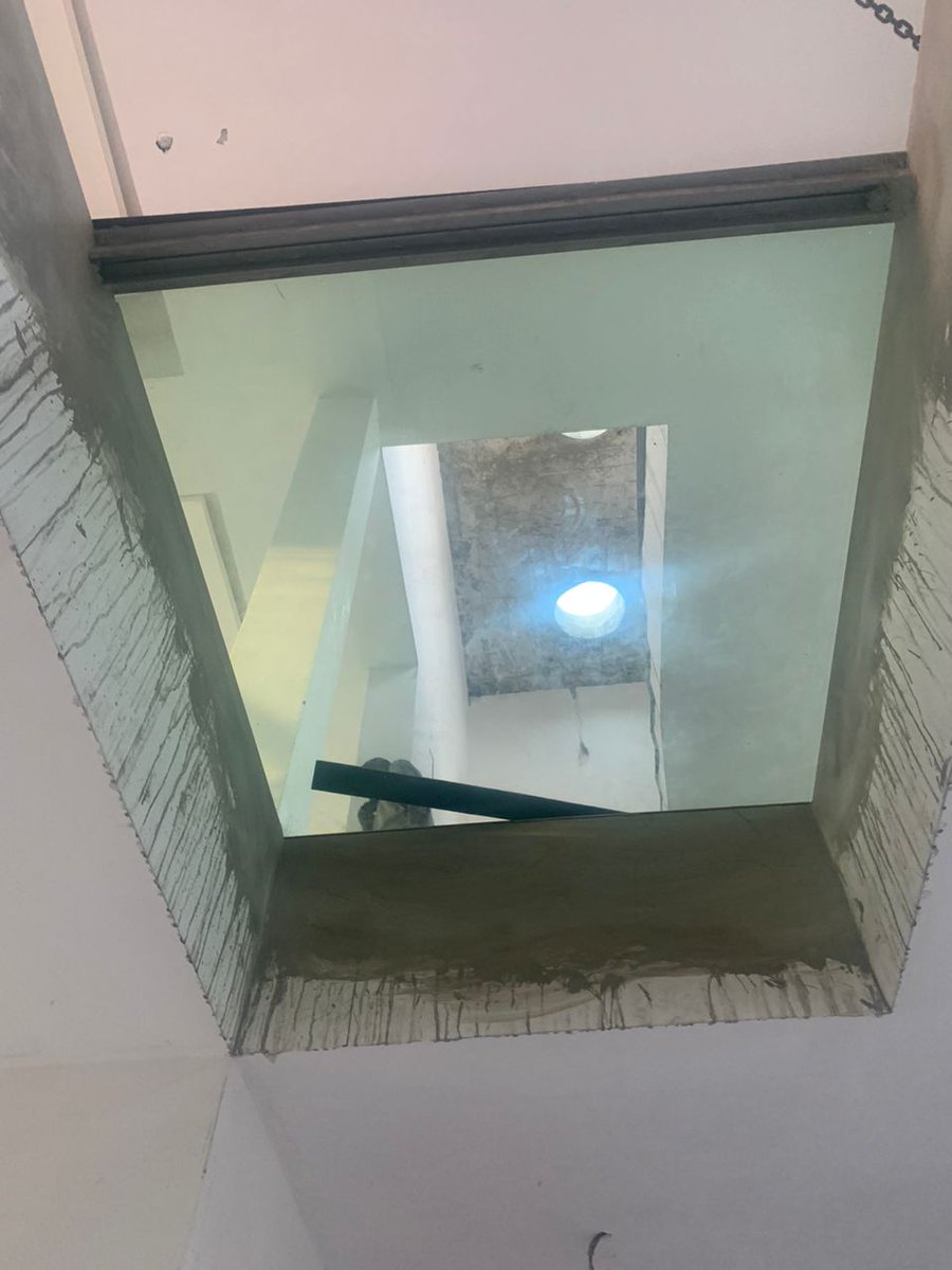 RegnantS's tweet photo. Well installed skylight 💥 https://t.co/PBYceLeFeC