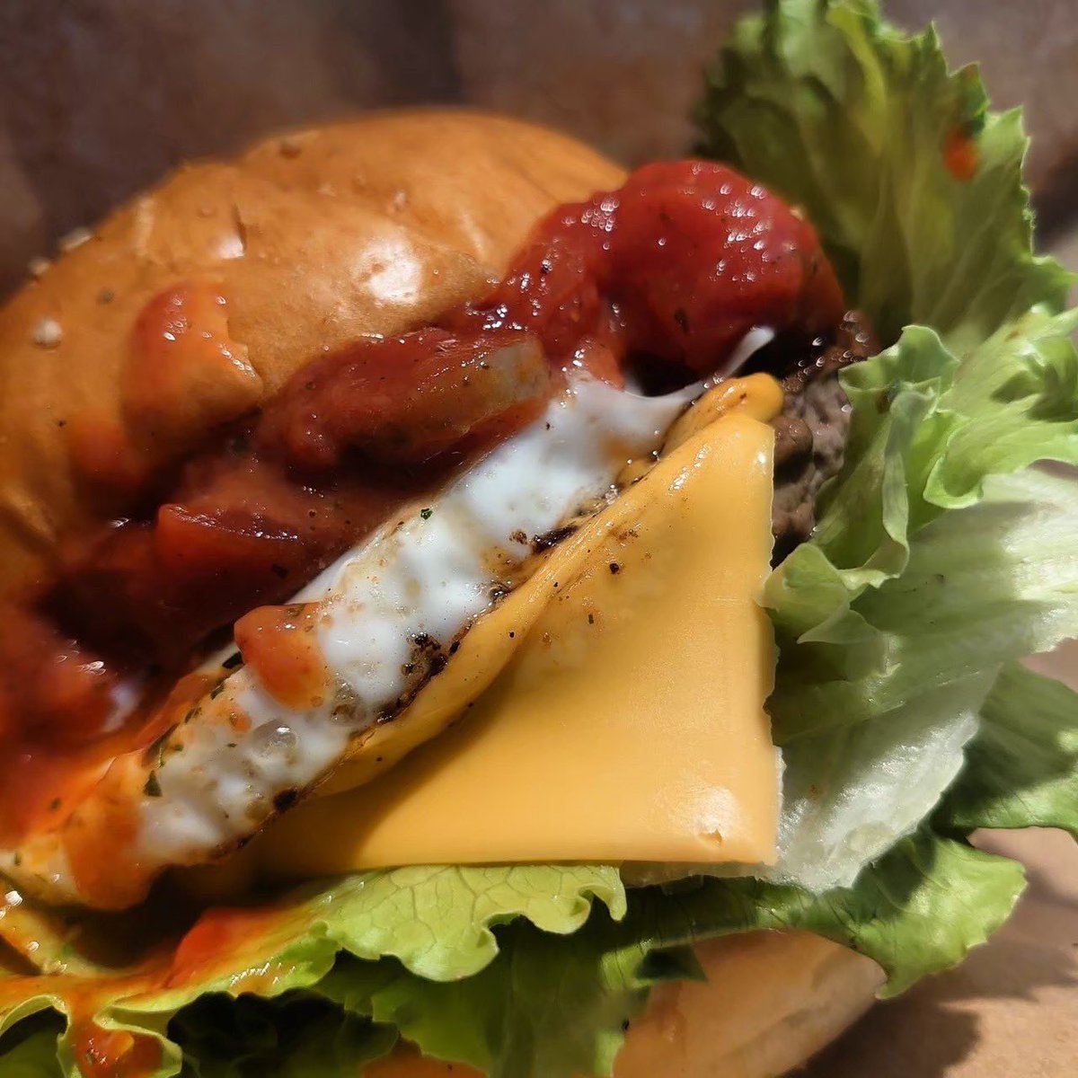 HIGHFIV98739976's tweet photo. 【FOODTRUCK HIGHFIVE】

ハンバーガーメインのアメリカンジャンキーフードのキッチンカーです🍔
目印は青色ボディーにサボテンマーク🌵

長野県内イベントどこへでもかけつけます！
ウェディングや個人ケータリング企業様案件も承ります

お気軽にお問い合わせください https://t.co/oWwzQ8Y1Nr