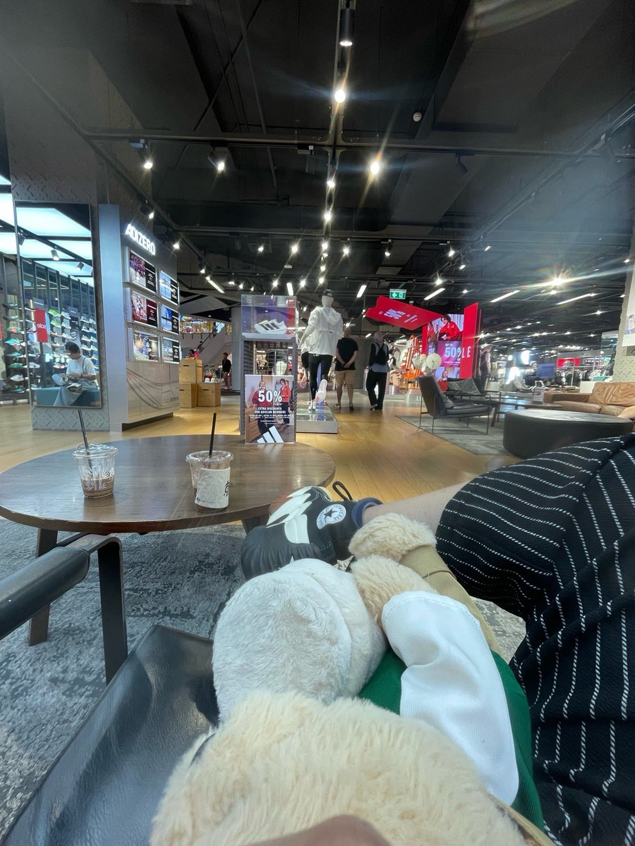 chiaraftw's tweet photo. I'm at adidas Brand Center in Pathum Wan, Bangkok https://t.co/j4M8egqXzf https://t.co/3p3xMAJ8mM