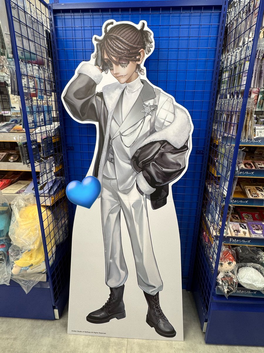 Zyuna0717's tweet photo. 道民の特権過ぎる 今年もブランケット買えたしアクスタPCデスクに飾る☺︎ https://t.co/1qHqZhjKEc