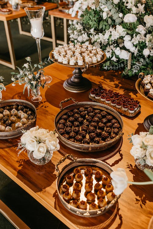 pleasefinditltd's tweet photo. PRESIDENT'S DAY 3rd MONDAY IN FEBRUARY
Dessert Buffet
Assorted Chocolates
Mini-Eclairs
Cheesecake with Fruit Toppings
Cherry Pie
Lincoln Log Cake*
Apple Crisp
Truffles
Go to US Holiday Menus @ https://t.co/3bFXznz99o #pleasefindit https://t.co/vsIk2CYhec