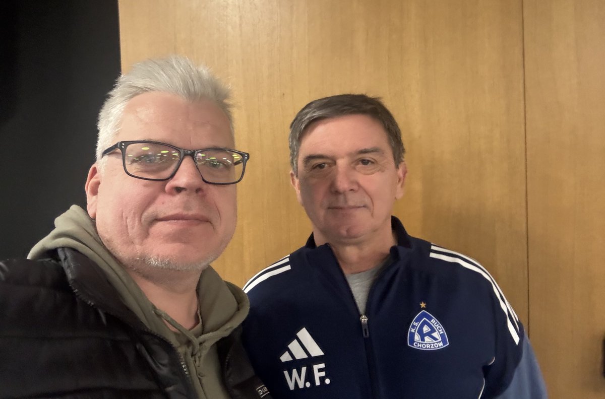 PCzado's tweet image. - Jaki chciałby pan widzieć Ruch wiosną? - spytałem dziś Waldemara Fornalika. - Zwycięski i dobrze grający w piłkę. O celach głośno nie powiem, to nakłada na piłkarzy niepotrzebną presję - odpowiada i ma rację. Nie zmienia to faktu, że niezmiennie życzę Ruchowi awansu🔥 Do boju!