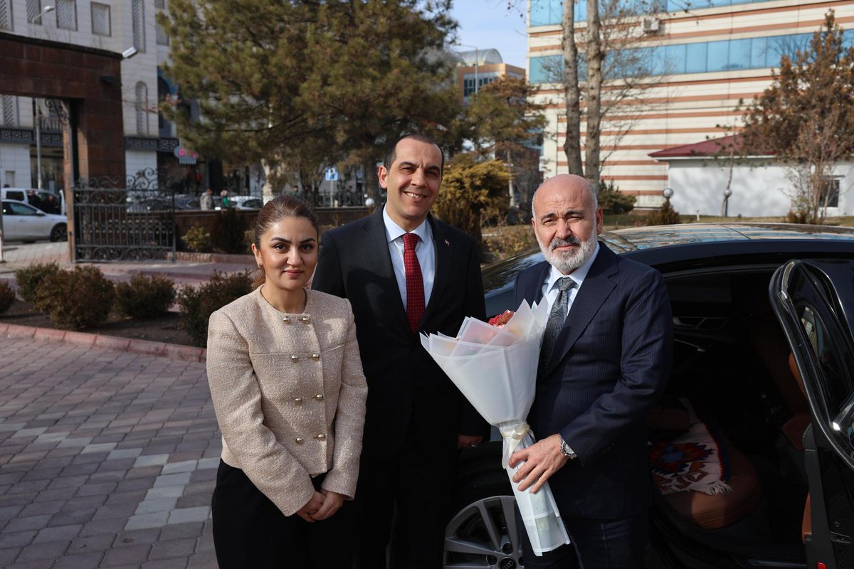 av_mehmetsaglam's tweet photo. 📍 Doğu’nun Çukurova’sı serhat şehrimiz Iğdır’dayız 

Iğdır Valimiz Sn. @firattasolar ’ı ziyaret ederek programımıza başladık. https://t.co/qjAwUrotDa