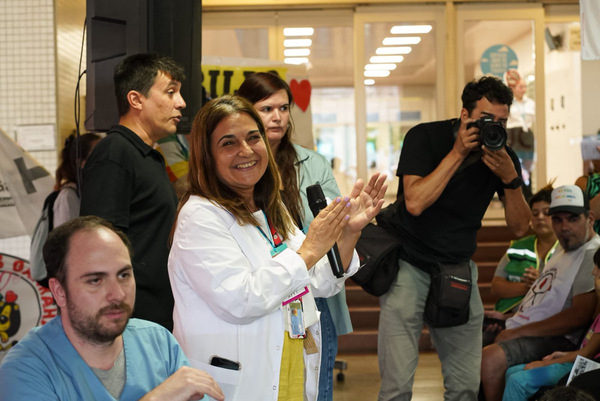 El Cabildo Abierto en el Garrahan debatió y avanzó en la organización unitaria para enfrentar y derrotar la persecución política y sindical de lxs  compañerxs y la reforma laboral de Milei. El forro bocón de Adorni, esta vez, no tuiteó...
