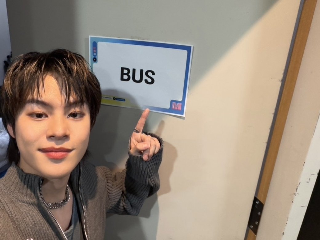 Marckrisk's tweet image. ยังไม่หายตื่นเต้นเลยครับ ขอบคุณทุกคนมากๆ ทั้งที่เสียสละเวลาบินตามมาดู และทีมหน้าจอทุกคนนะครับ เคยอยากมารายการนี้ตั้งแต่เด็ก รู้สึกเหมือนฝันเลยครับ 🤍💙

한국의 모든 팬들께도 감사드립니다.
 여러분을 알게 되서정말 기뻐요.
BUS도 많이 응원해 주세요.!!

#MARCKRIS…