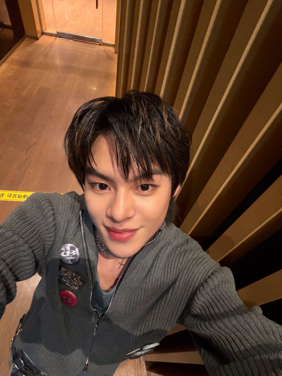 Marckrisk's tweet image. ยังไม่หายตื่นเต้นเลยครับ ขอบคุณทุกคนมากๆ ทั้งที่เสียสละเวลาบินตามมาดู และทีมหน้าจอทุกคนนะครับ เคยอยากมารายการนี้ตั้งแต่เด็ก รู้สึกเหมือนฝันเลยครับ 🤍💙

한국의 모든 팬들께도 감사드립니다.
 여러분을 알게 되서정말 기뻐요.
BUS도 많이 응원해 주세요.!!

#MARCKRIS…