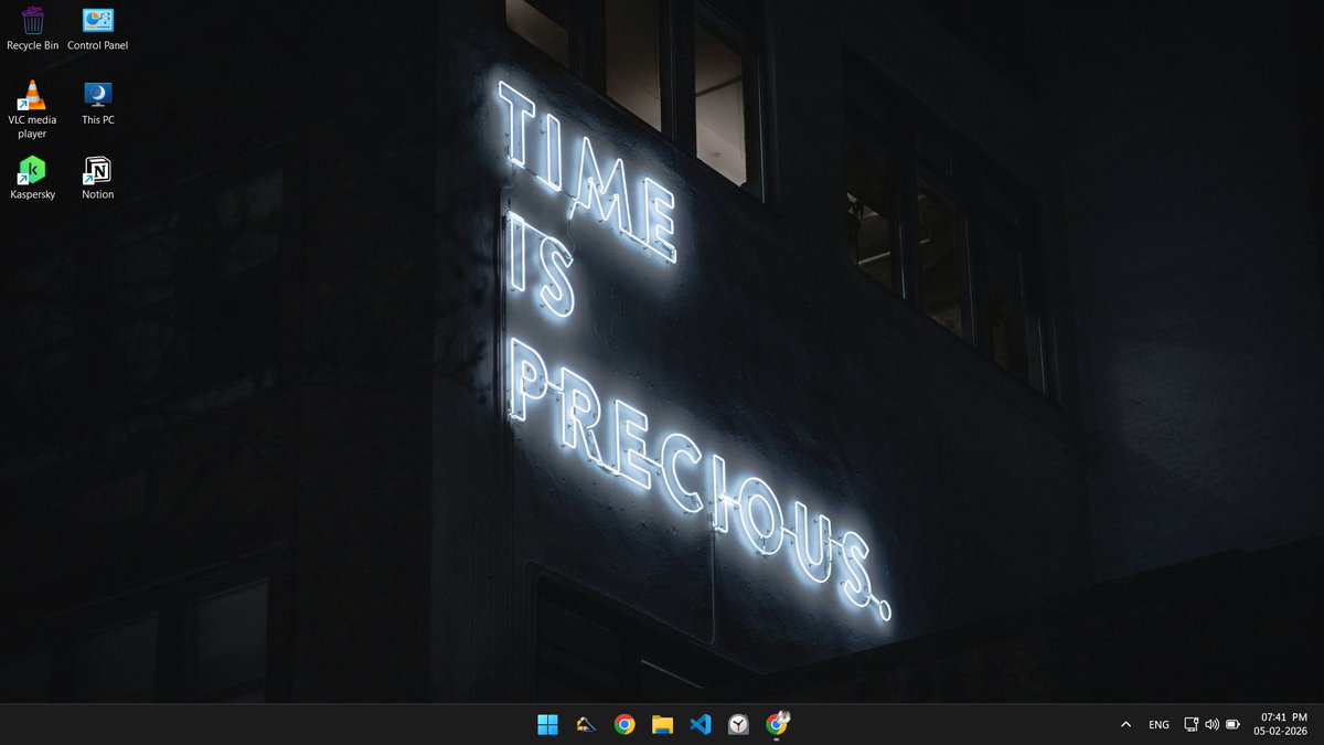 rahulxjaiswal's tweet photo. @ChaiCodeHQ Desktop + Desk Setup @ChaiCodeHQ https://t.co/yhR1qpcUIb