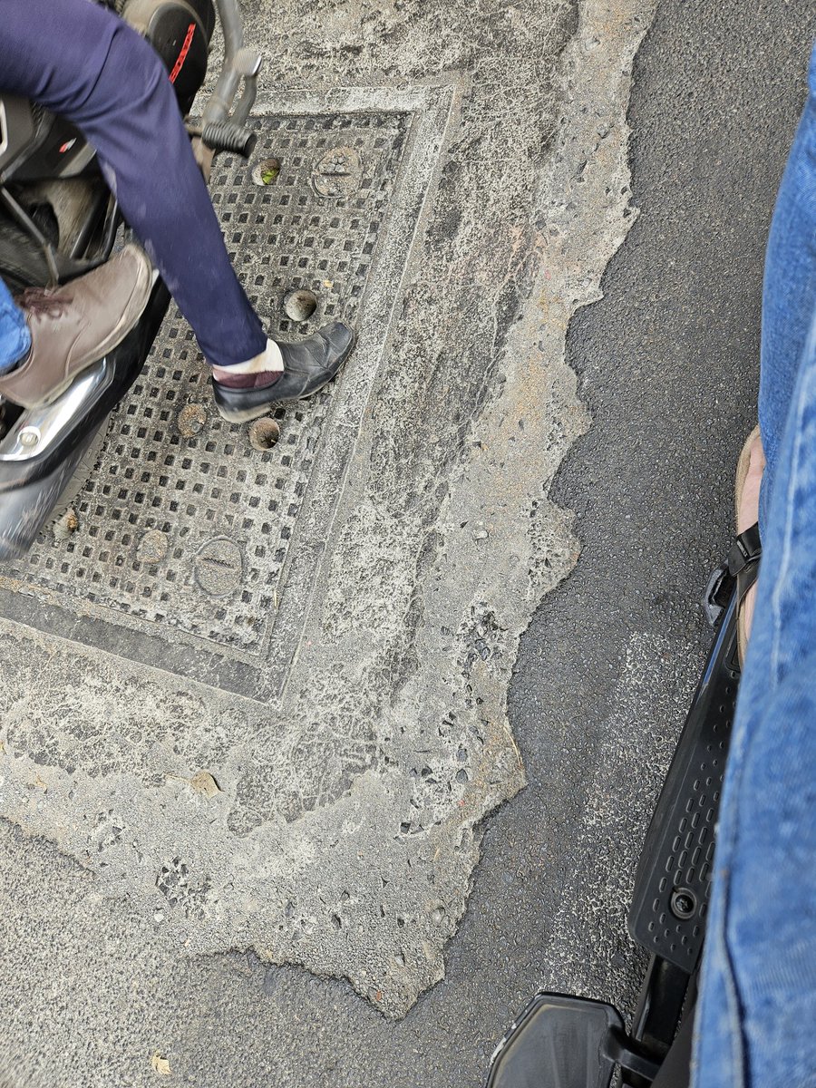 Opposite vimlabai garware college All these drainage lids are in pathetic condition. Half of the busiest road Karve road becomes useless because of this.
Apparently for each lid more than 12 thousand per lid was paid extra during recent cycle race. <a href="/PMCPune/">PMC Care</a> <a href="/aparanjape/">Amit Paranjape</a> <a href="/omkarasks/">Omkar Wable</a>